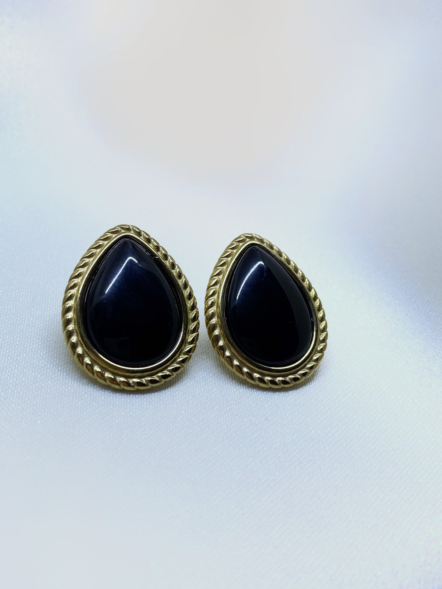 Aretes gotita negros