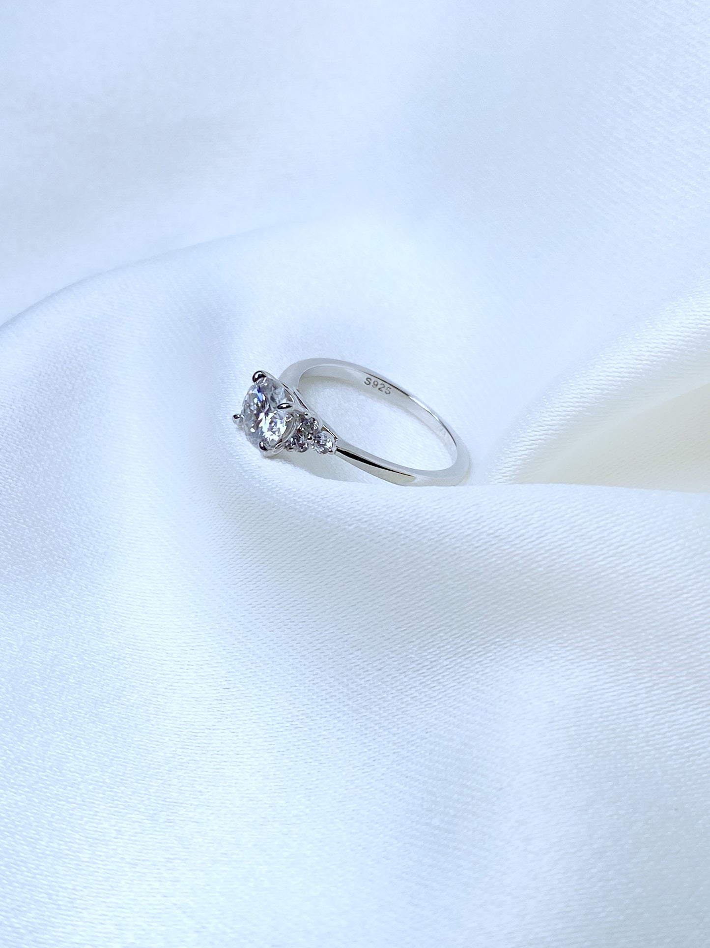 Anillo Alina