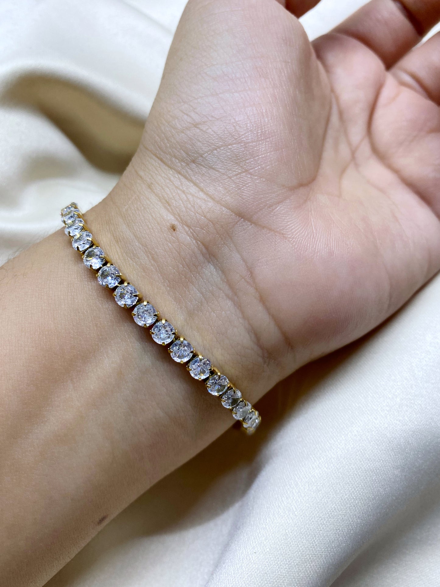 Tenis bracelet con broche