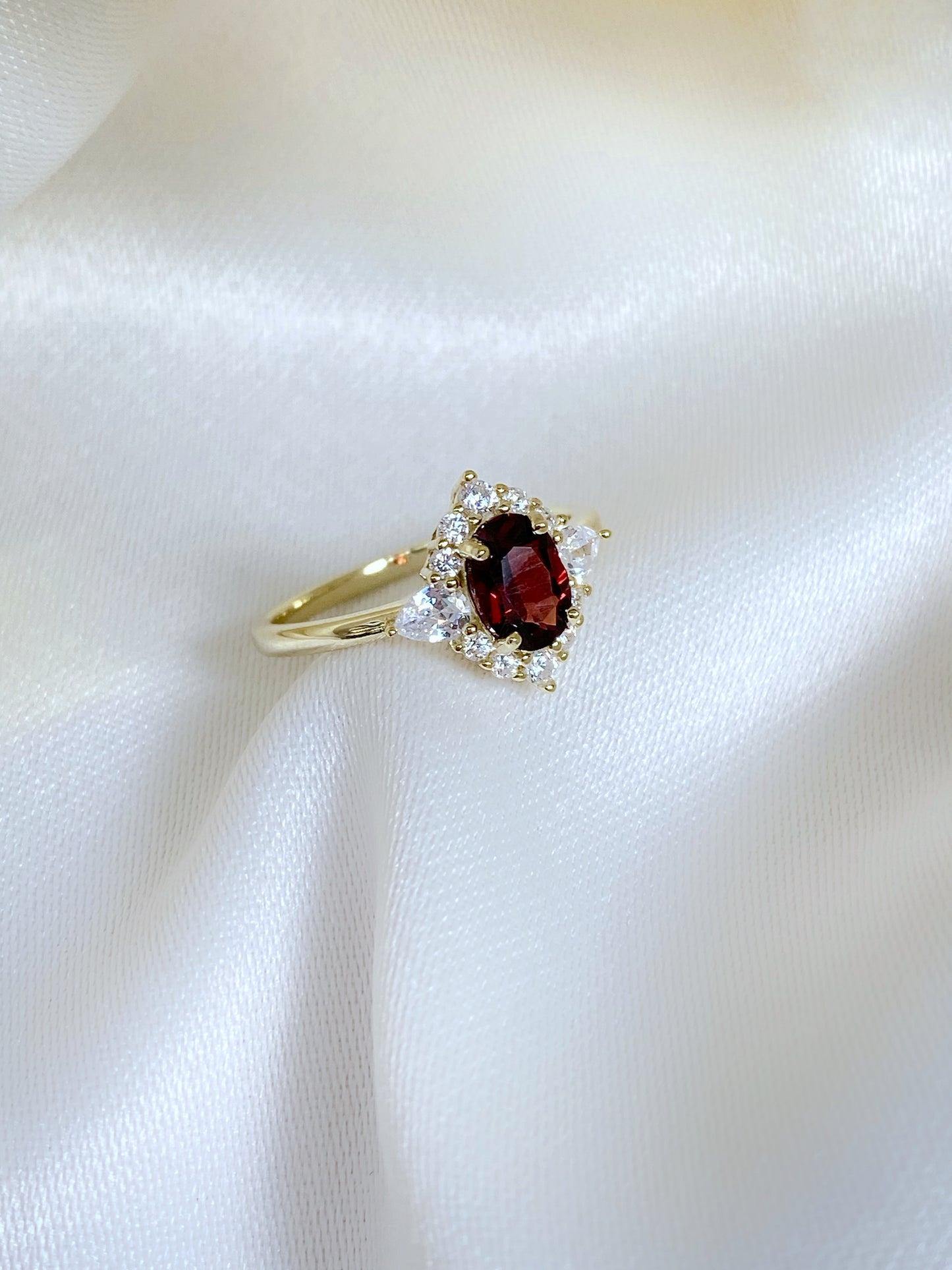 Anillo Reina Escarlata