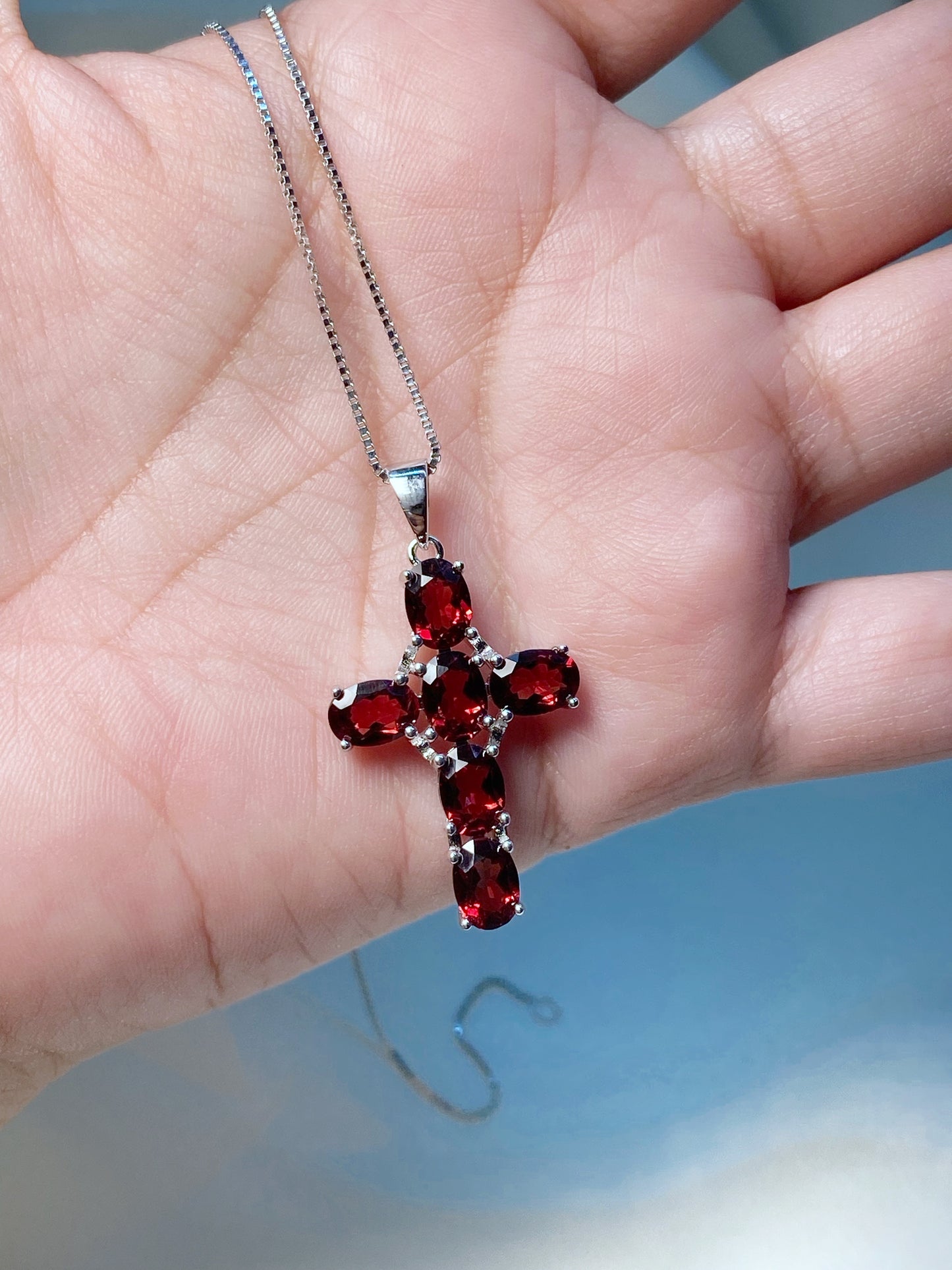 Cadenita Cruz Granate