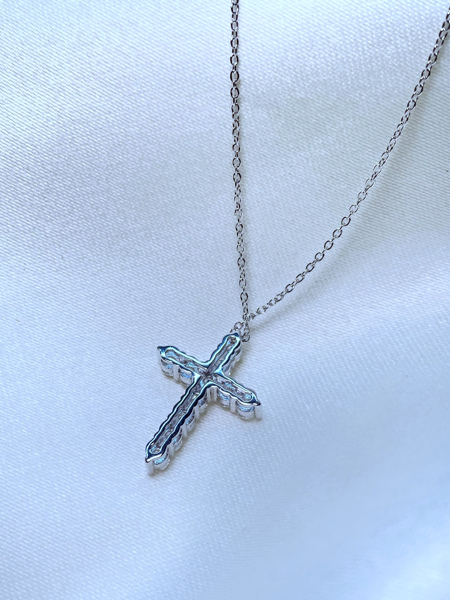 Cadenita Cruz Moissanitas