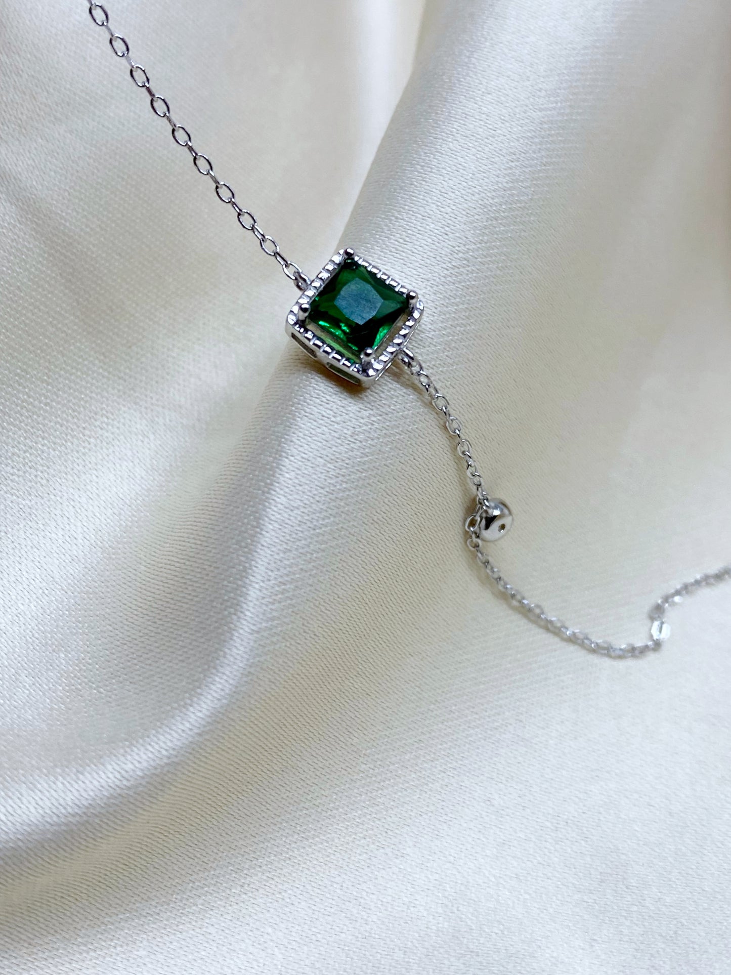 Pulserita Circonia rectangular verde