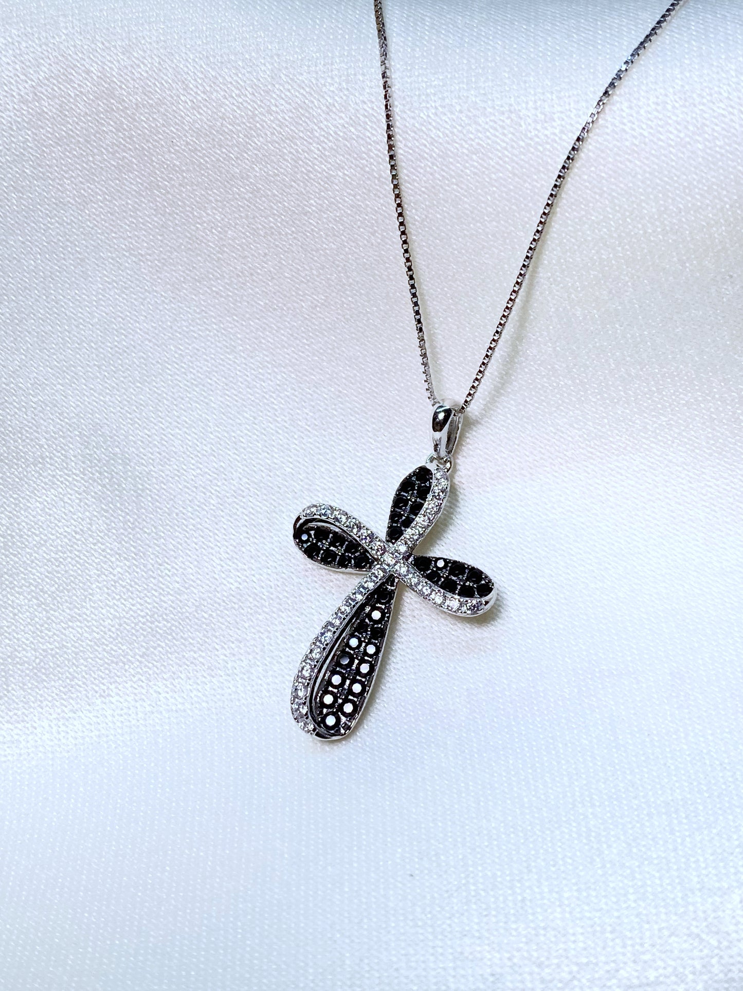 Cadenita cruz circonias