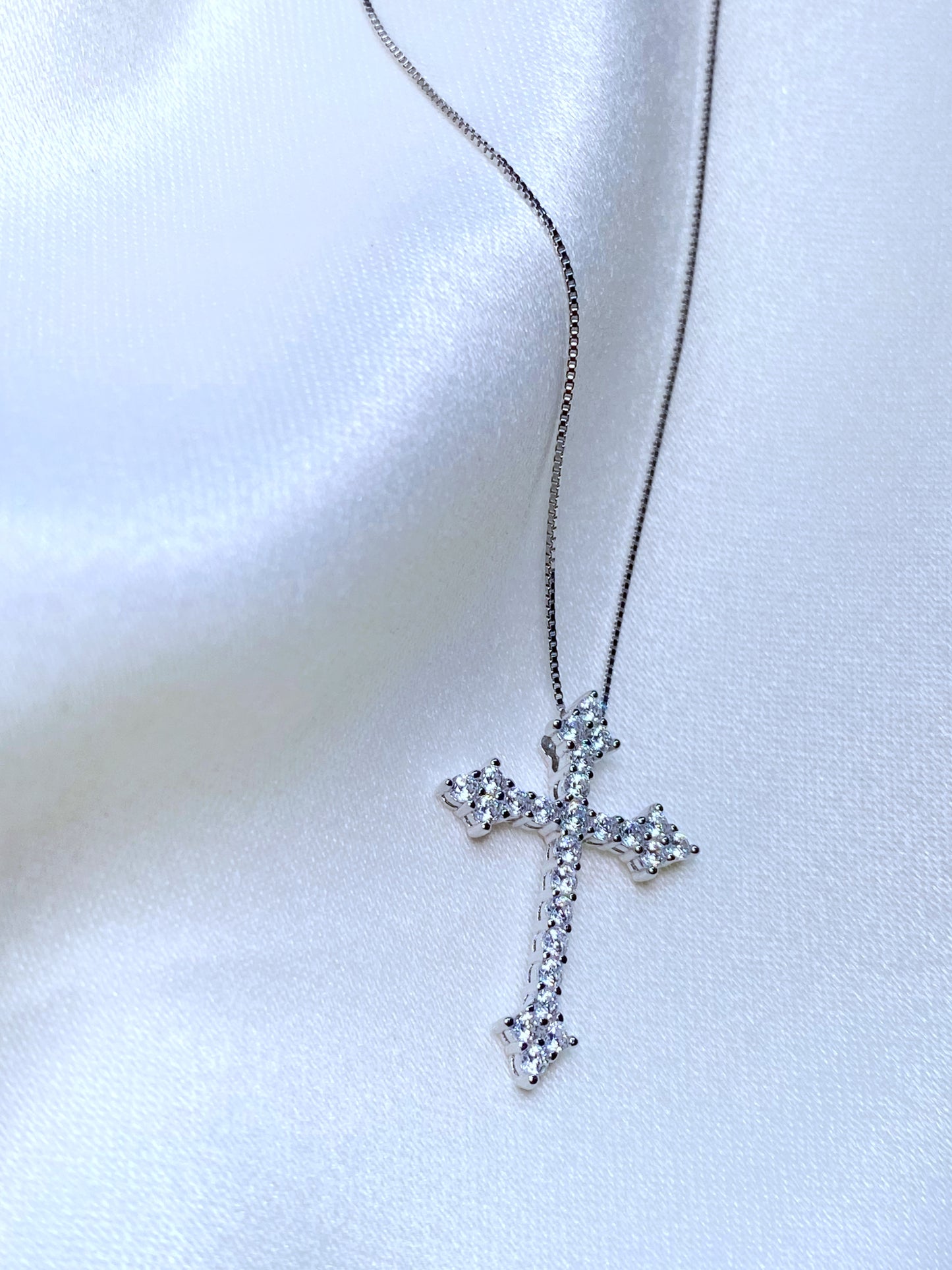 Cadenita Cruz circonias