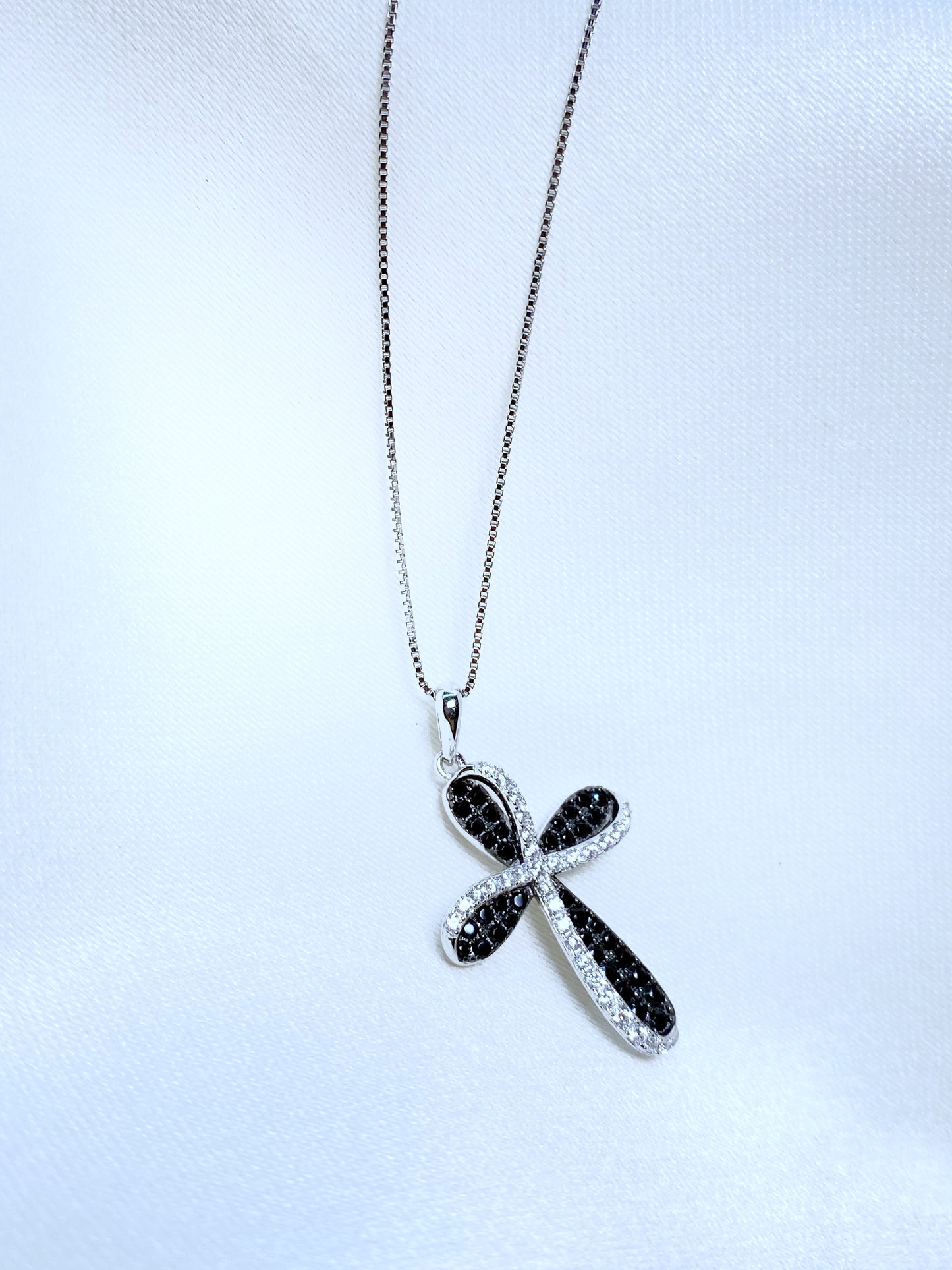 Cadenita cruz circonias