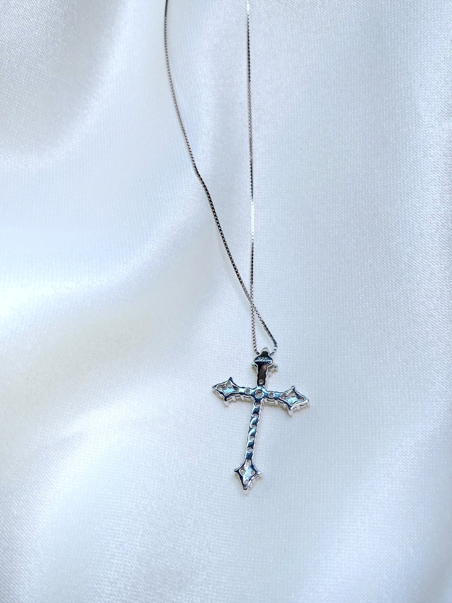 Cadenita Cruz circonias