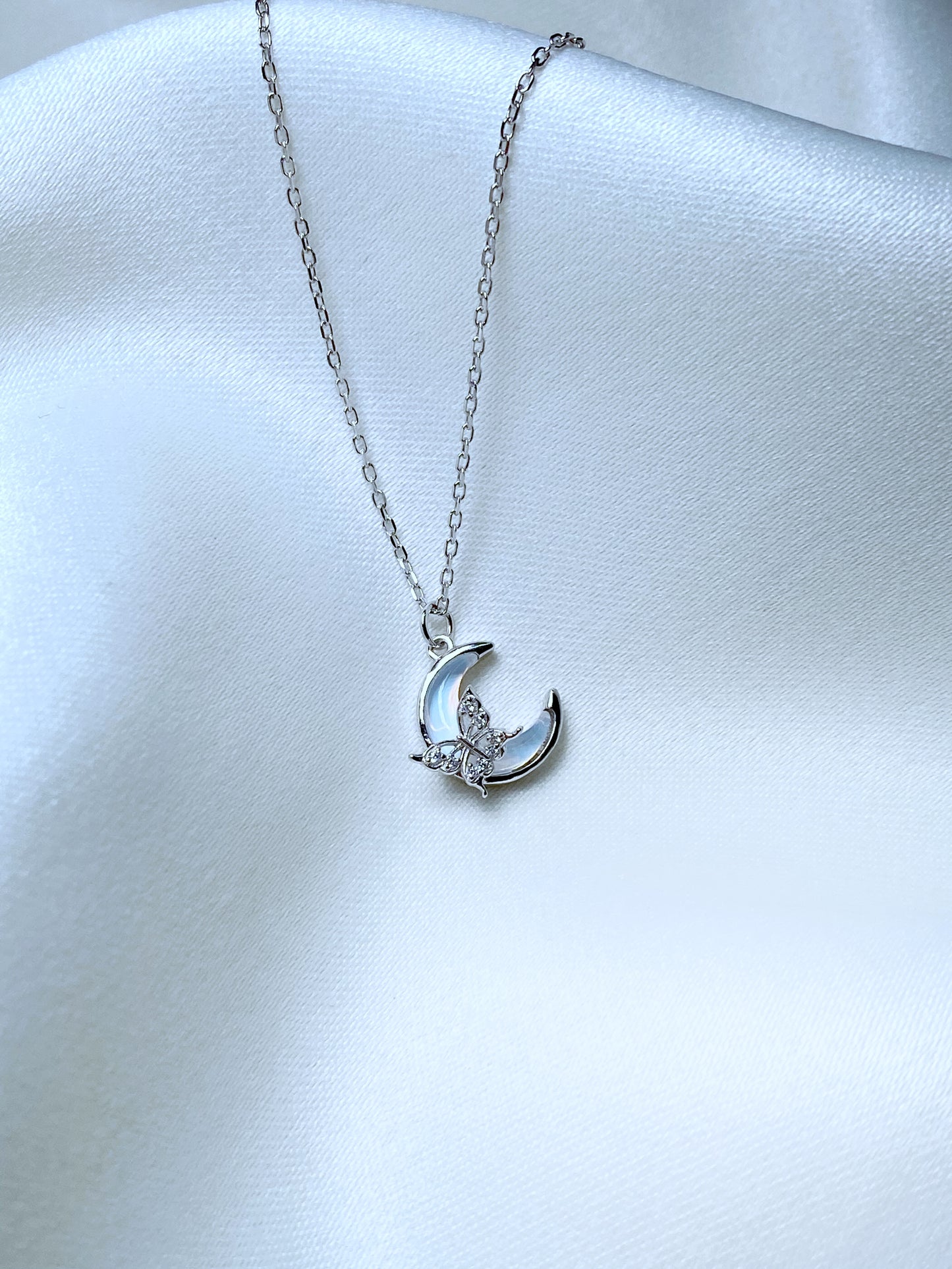 Cadenita Luna y mariposita